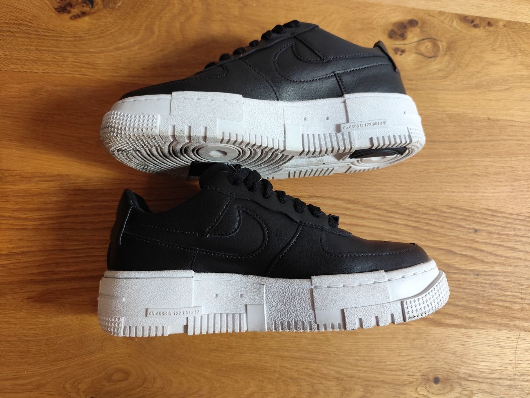Nike Chaussures femmes: Nike AirForce 1 – D'occasion à Wangen an der Aare par CheyenneSpahni 1