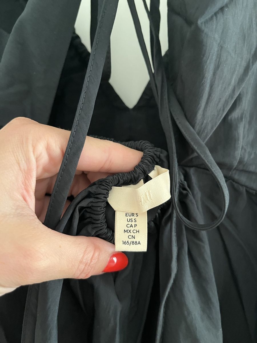 H&M Vestiti: Kleid schwarz Grösse S H&M  – Usato da Riehen venduto da SalomeTramer 3