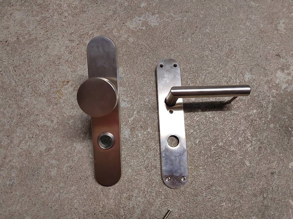 Quincaillerie: Sicherheitstürschild mit Knopf MEGA – D'occasion à Tägerwilen par rhol
