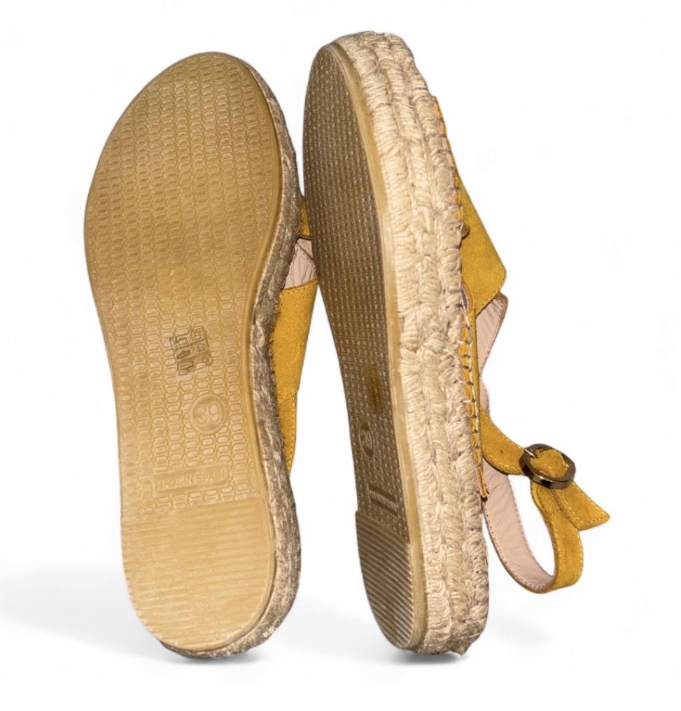 Damenschuhe: Gelbe Sandalen – Gebraucht aus St. Gallen von Lavryn 2