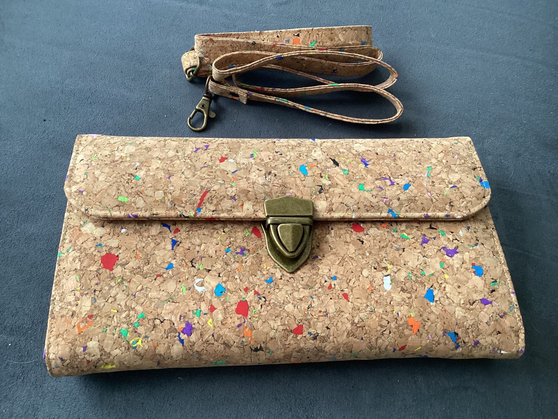 Borse da donna: Kork Pochette / Damentasche Vegan – Nuovo e nell'imballaggio originale da Minusio venduto da scotch111