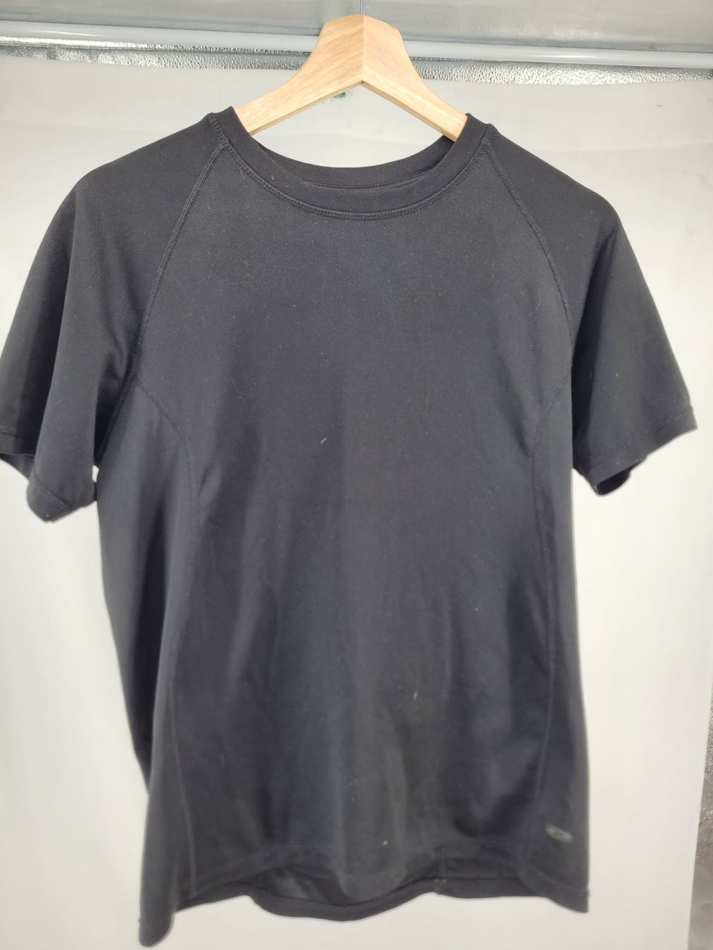 T-shirt: T-shirt sport noir – Usato da Lausanne venduto da PlusValue_Lausanne