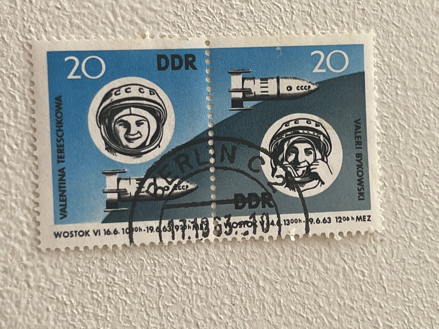 Alle Briefmarken: Cosmo und Space Theme Briefmarke – Gebraucht aus Chiasso von AzenYa
