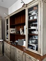 Meuble vaisselier en bois massif avec vitrine