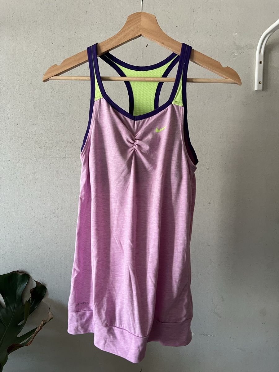Nike T-shirt: Tennis Shirt – Usato da Basel venduto da lolixyz