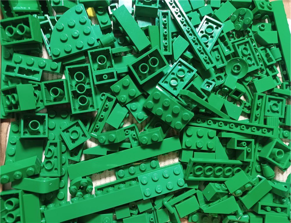 Lego Baukästen: LEGO 200 Verschiedene Grüne Teile -D52 – Gebraucht aus Morges von cardeman61