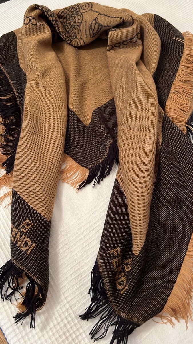 Prada Foulard & Sciarpe: ORIG.**FENDI**SCHALL***SEHR SCHÖN & PREISWERT*** – Usato da Zürich venduto da Ceca52 1