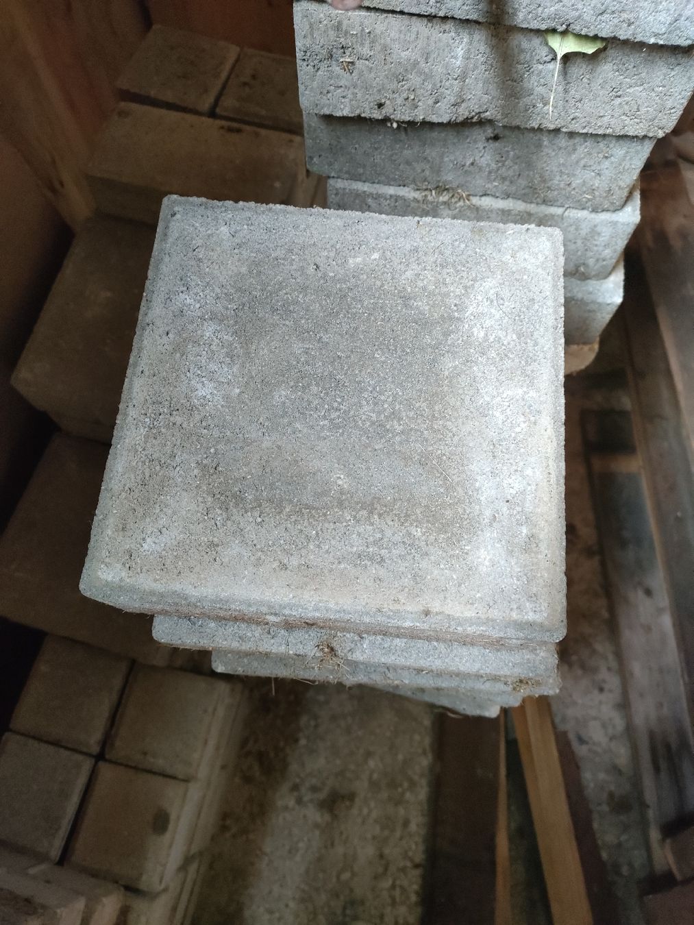 Bodenbeläge: Beton platte neu  25 Stk – Neu (gemäss Beschreibung) aus Sarmenstorf von schasil