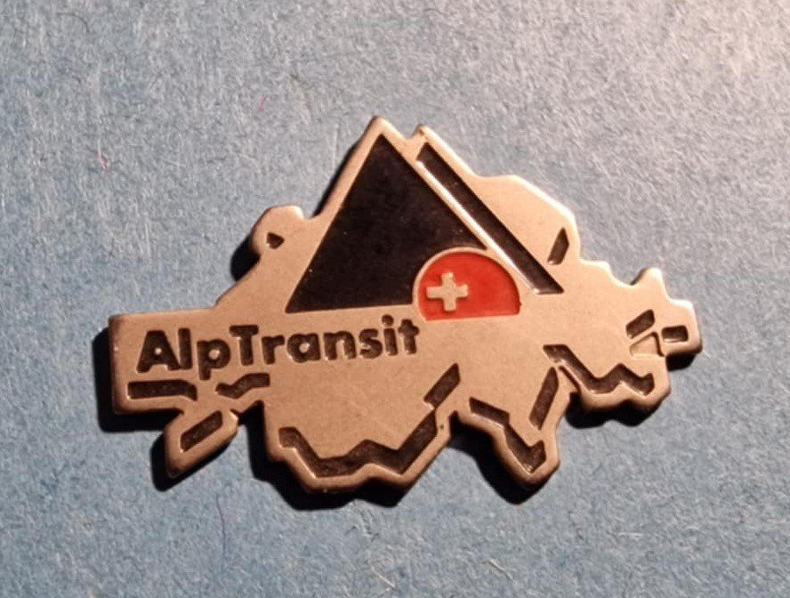 Plaketten & Abzeichen: Pin Alptransit – Gebraucht aus Härkingen von specialshapes