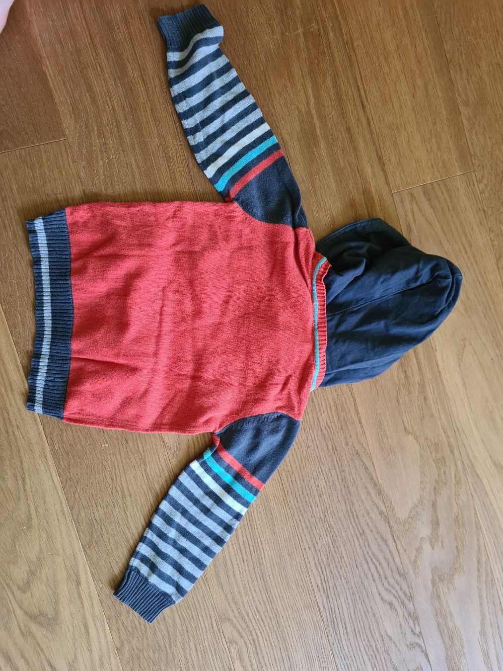 C&A Maglioni & Felpe: Disney Pullover mit Kapuze C&A Grösse 86 – Usato da Kriens venduto da Mirii91 4