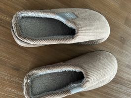 Schöne bequeme Hausschuhe  Gr. 42-43 