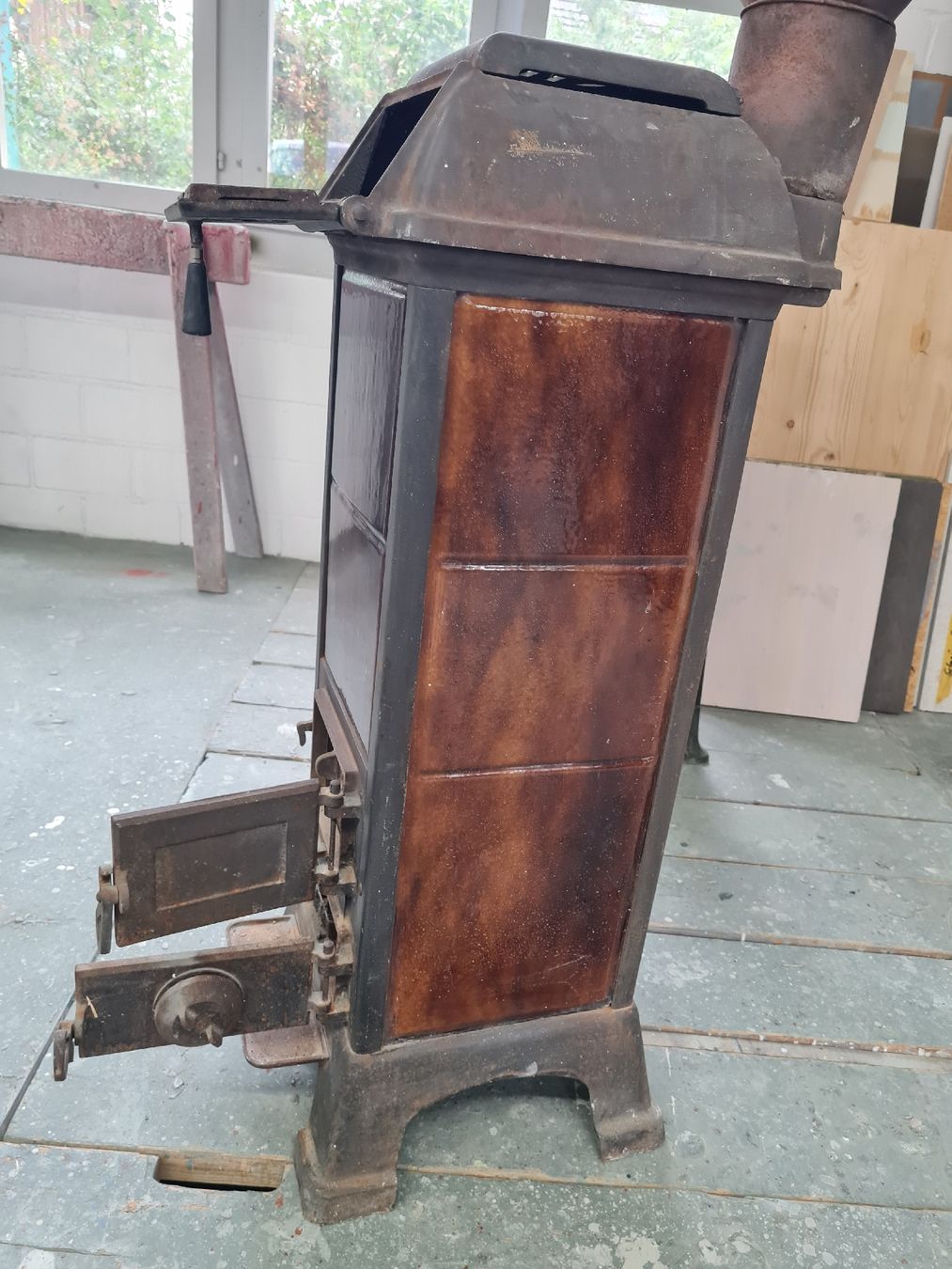 Altri mobili d'antiquariato: Antiker Ofen mit Rohr – Usato da Kleinandelfingen venduto da reg_yg6p 1