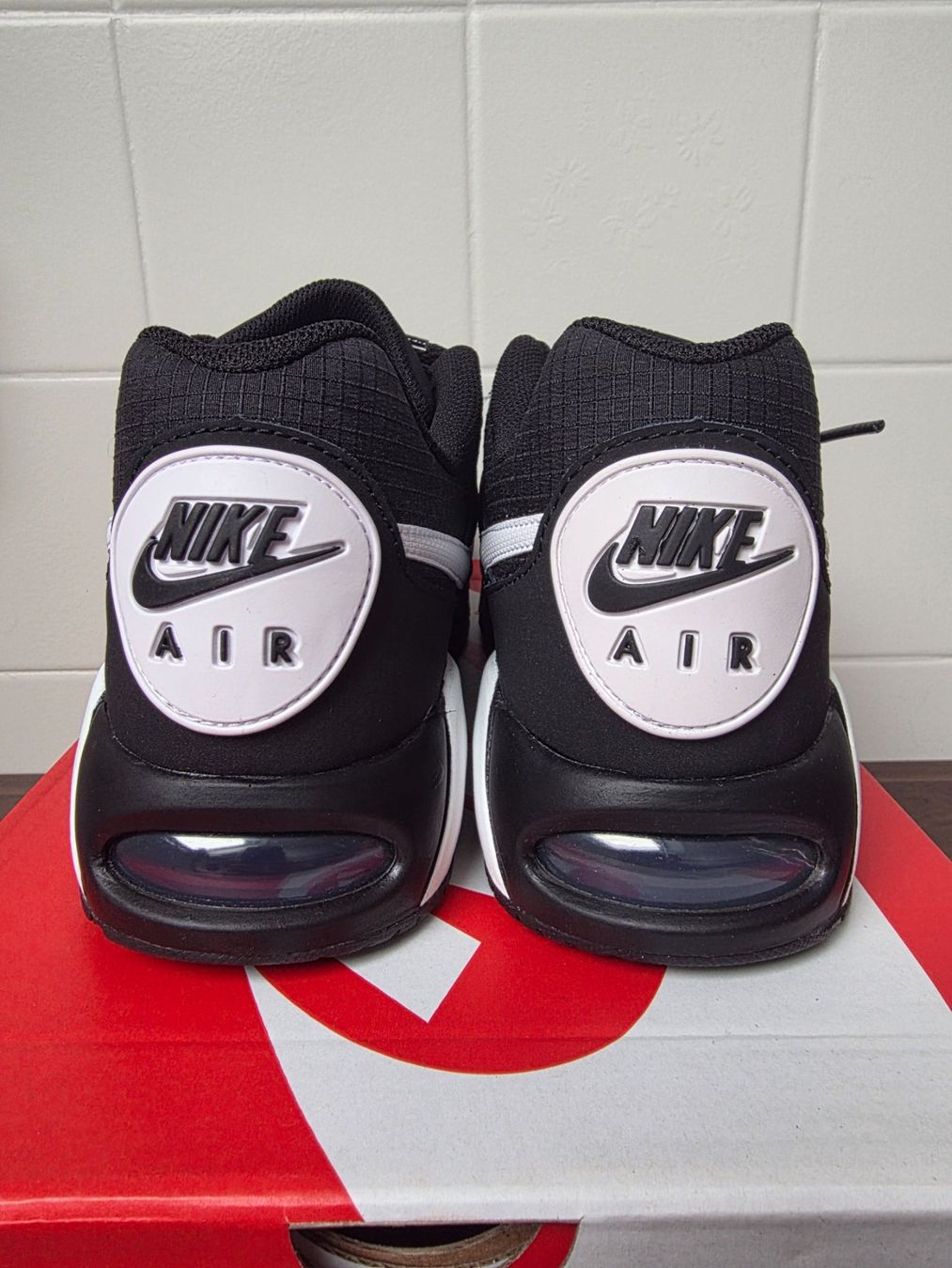 Nike Herrenschuhe: Nike Air Max IVO – Neu und originalverpackt aus Fleurier von dav_xx8y 4