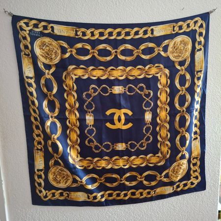 Chanel Foulard Seide dunkelblau /gold, vintage, top Zustand