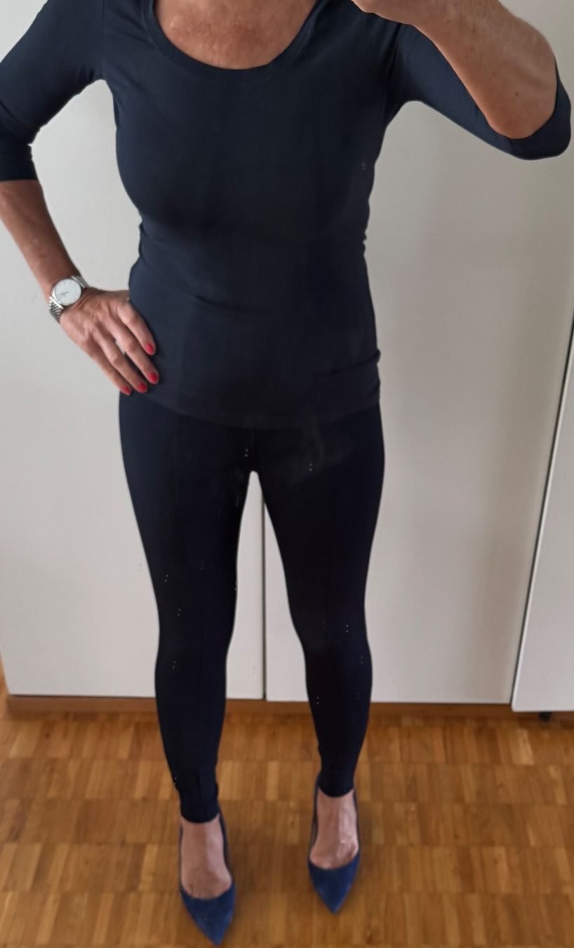 Leggings: Schwarze oder Blaue Leggings, Grösse S. Top  - Bequem! – Nuovo e nell'imballaggio originale da Adliswil venduto da Jessik0 3
