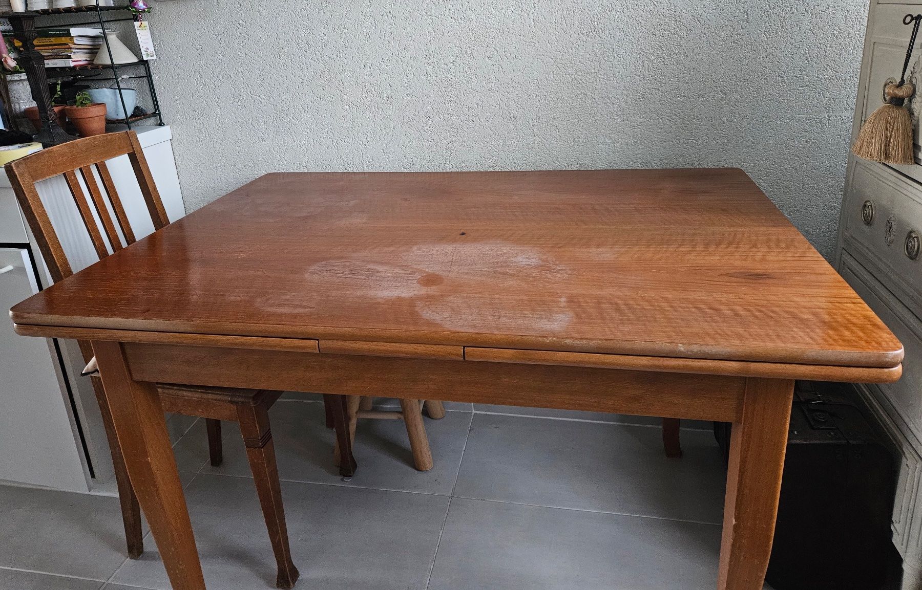 Set di tavolo e panche: table en hêtre avec 3 chaises assorties – Usato da lausanne venduto da josianemuller 1