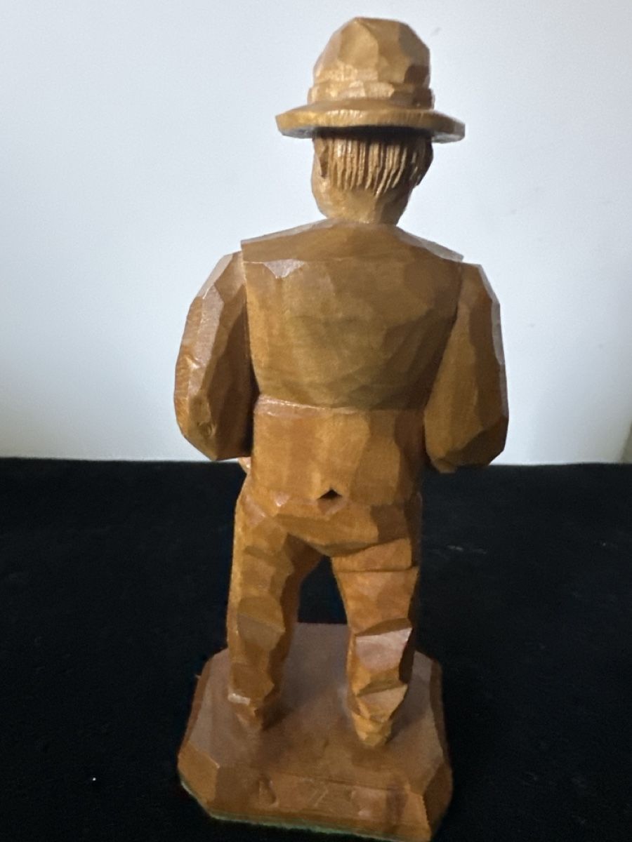 Figuren: Handgeschnitzte Holzfigur "B Z S" Mann mit Hut – Gebraucht aus Zürich von Chaeffeler 2