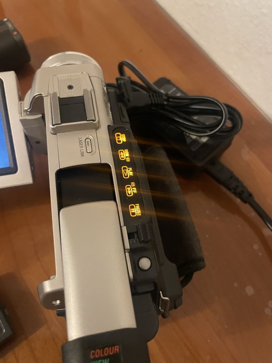 Sony Videocamere: Sony DCR-TRV8E Mini DV Kamera – Usato da Zürich venduto da semi16 5