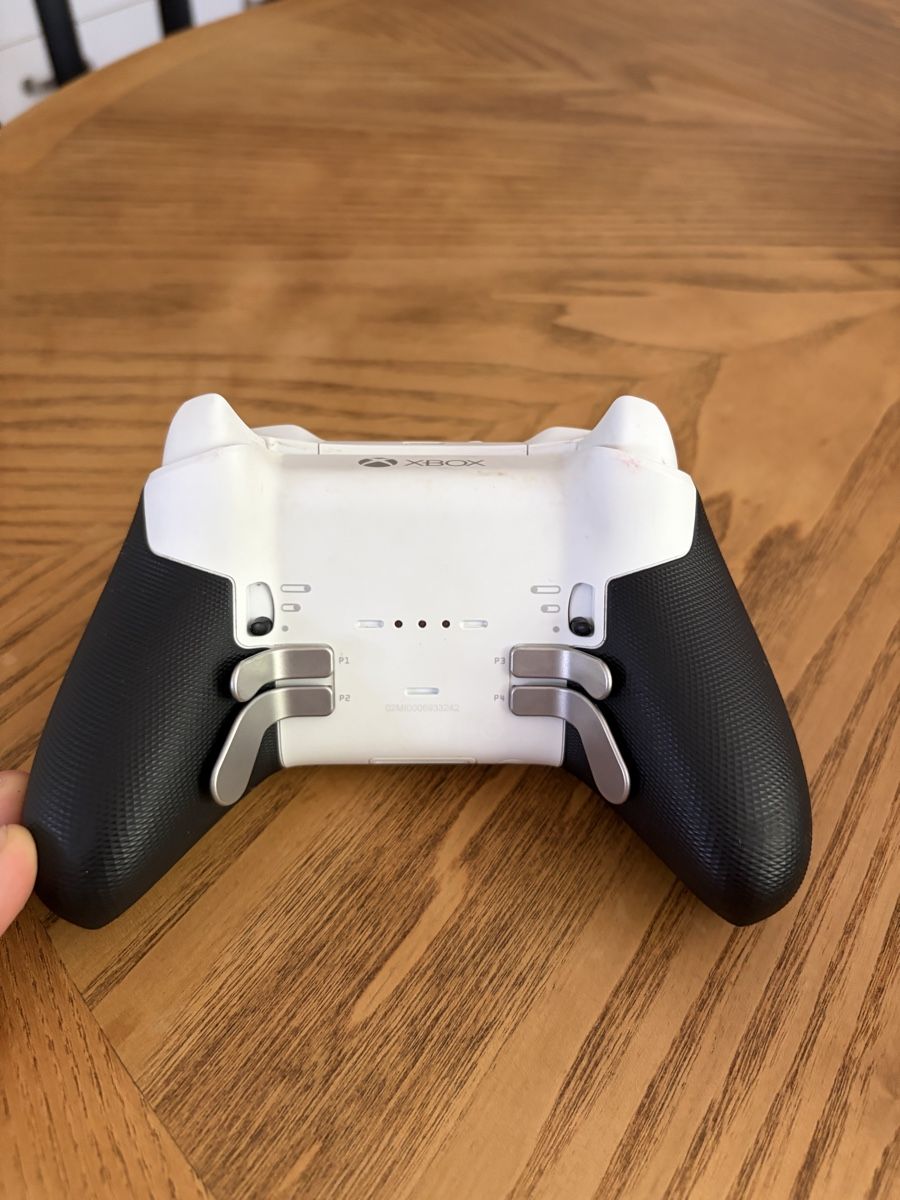 Microsoft Controller: Xbox Elite Series 2 Controller mit Zubehoer und Tasche – Usato da Oberuzwil venduto da jan_gsx2 1