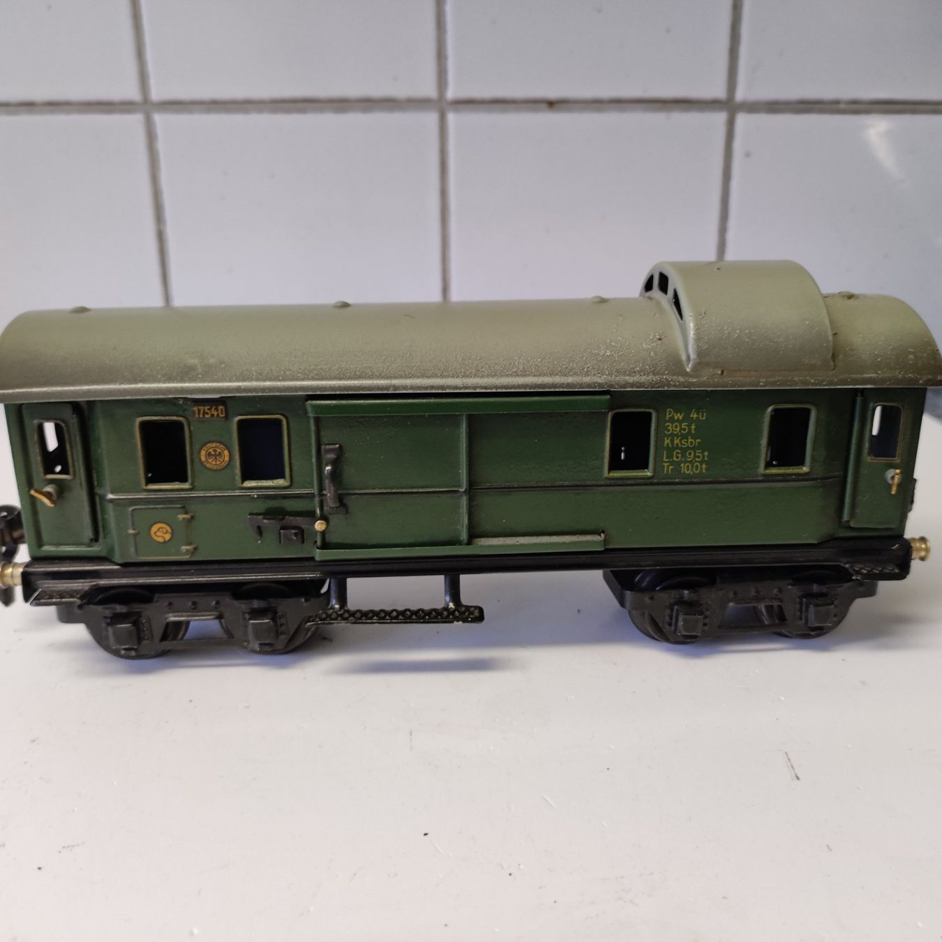 Märklin Modellini di ferrovie: MäRKLIN Gepäckwagen mit Reichsbahnemblem – Usato da Seuzach venduto da Loeckeli01 1