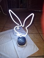 Playboy Neon Leuchte Hase mit Sockel weiss gebraucht.