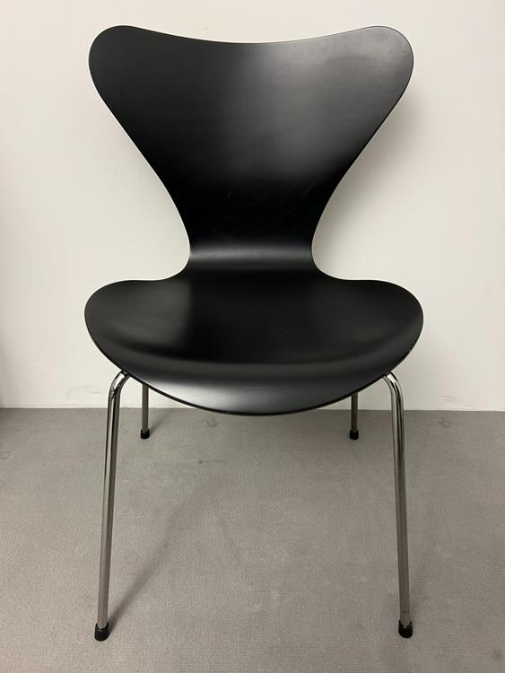 Stuhl Serie 7 Modell 3107 Fritz Hansen Design Arne Jacobsen