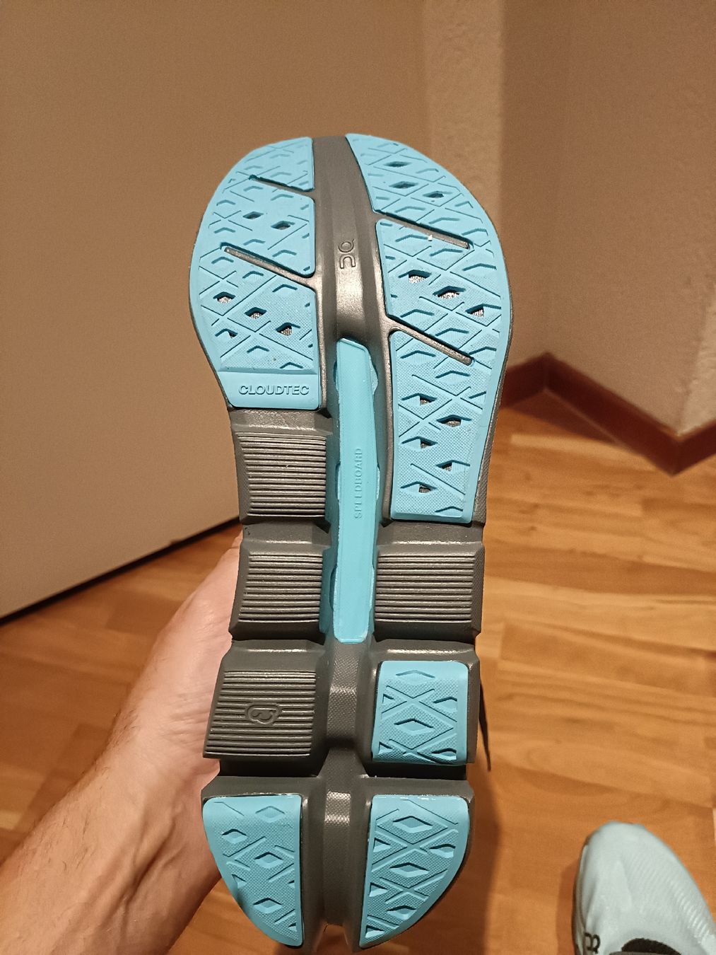 On Chaussures hommes: On Running Laufschuh mit Cloudtec – Neuf (Voir description) à Binz par ame_5rmc 2