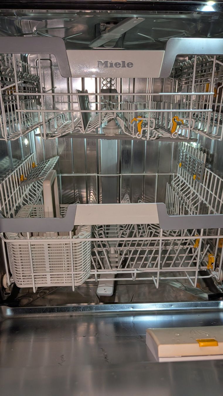Miele Machines à laver la vaisselle: Miele Professional Geschirrspüler PFD 102 – D'occasion à Zürich par sachsulrich 1