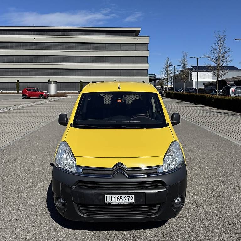 Véhicules utilitaires: Citroen Berlingo 1.6HDI Automat – D'occasion à Stans par Lumi216