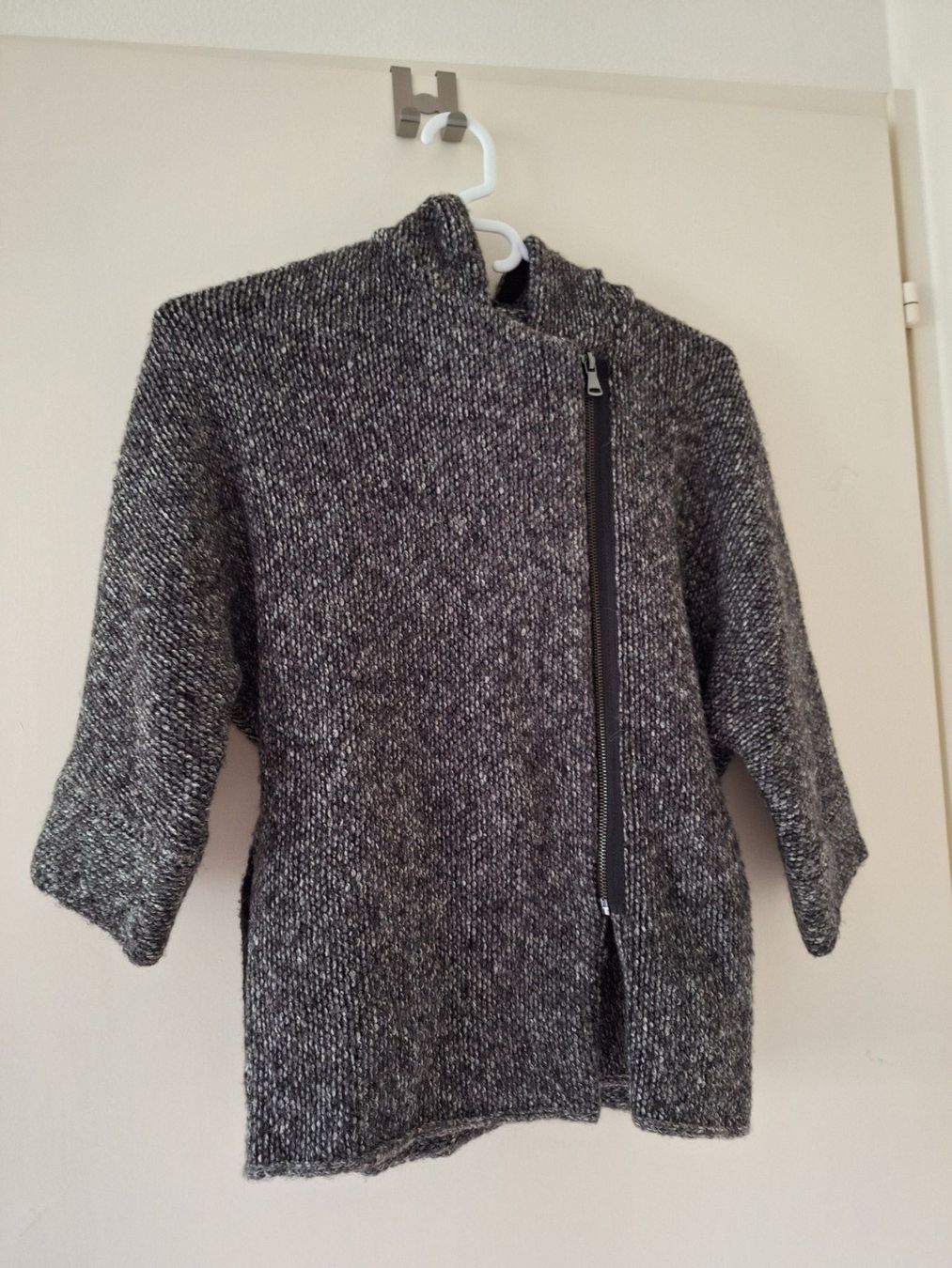 Zara Giacche & Cappotti: Zara Strickjacke mit Kapuze Gr. 130 – Usato da Worb venduto da nfsolutions