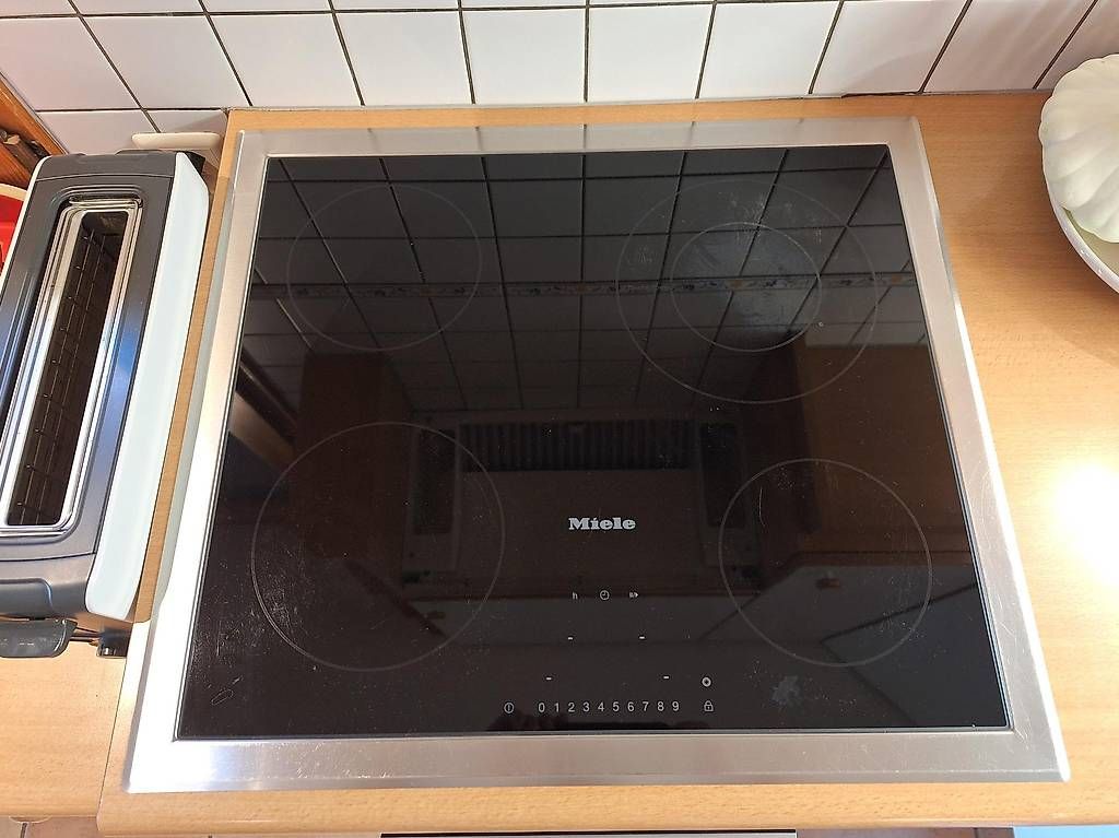 Cuisinières: Vitro cérame Miele – D'occasion à Mézières VD par Tintin07