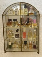 Vintage Mini Parfüm Sammlung im Glasvitrinenschrank!
