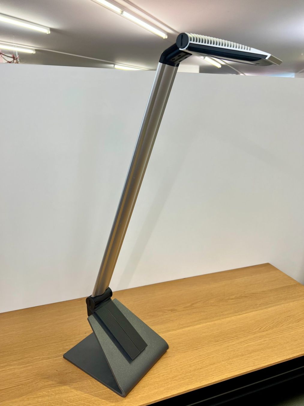 Lampen: LED-Tischleuchte MAULsolaris, silber – Neu (gemäss Beschreibung) aus Zofingen von BBAG4800 2