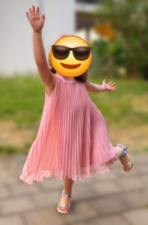 🩷🌸 Festliches Sommerkleid aus Plissee, Gr. 104, rosa
