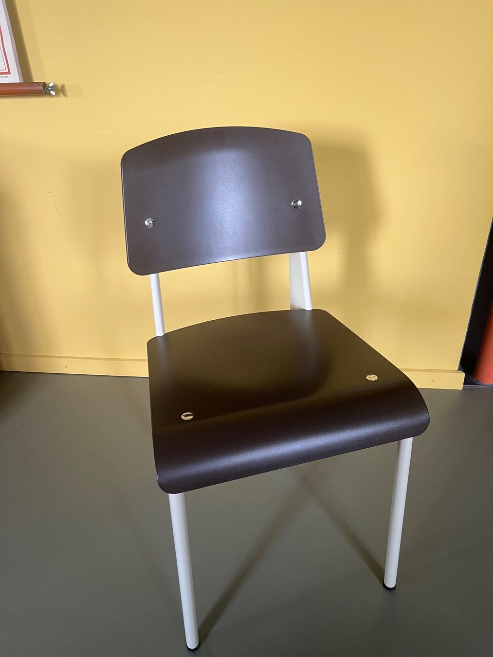 Vitra Sedie: Vitra - Prouvè Standard Stuhl Braun/Beige – Usato da Rikon im Tösstal venduto da kat_9cc5