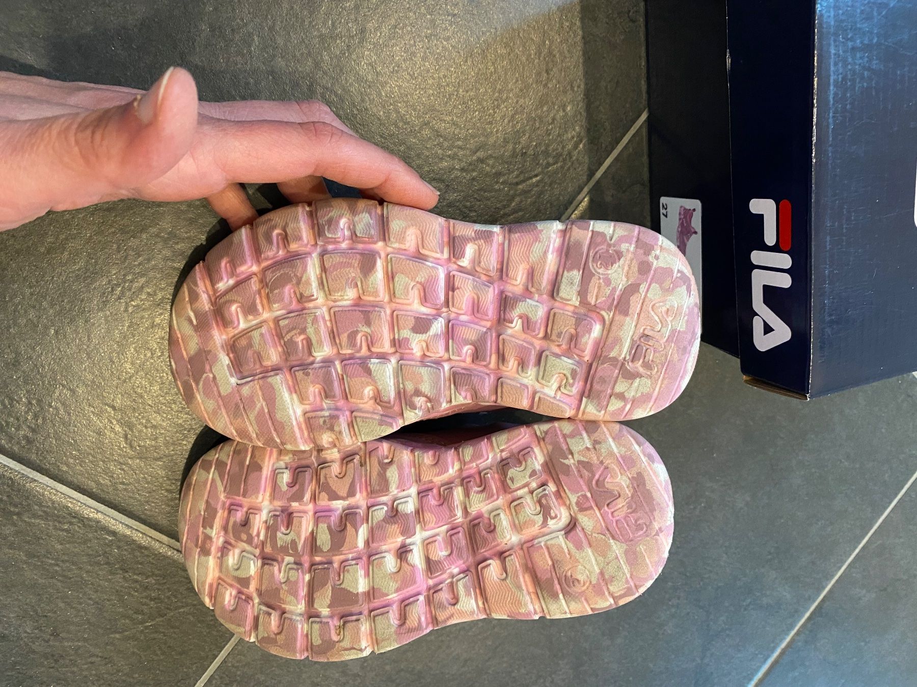 Fila Scarpe per ragazze: Coole Sneaker Fila, Gr. 27 – Usato da Summaprada venduto da hirschuh506 1