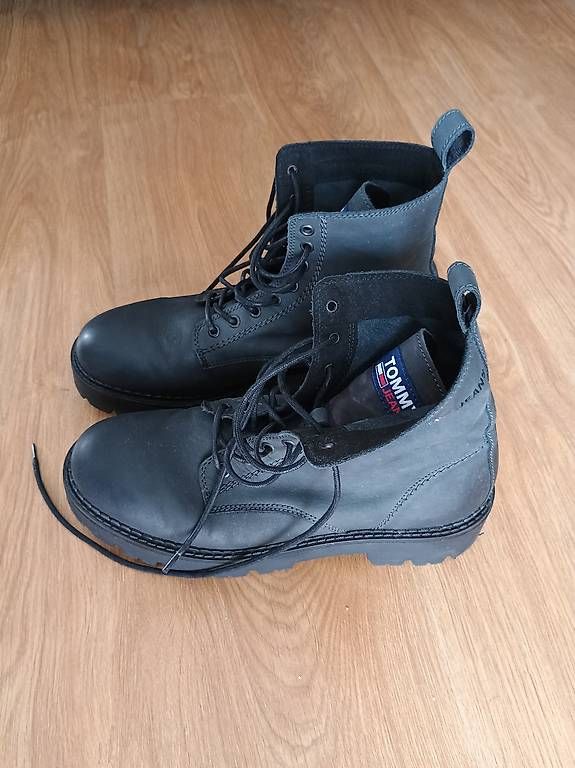 Herrenschuhe: Tommy Jeans Schnürboots Grösse 44  – Gebraucht aus Huttwil von Userabcde