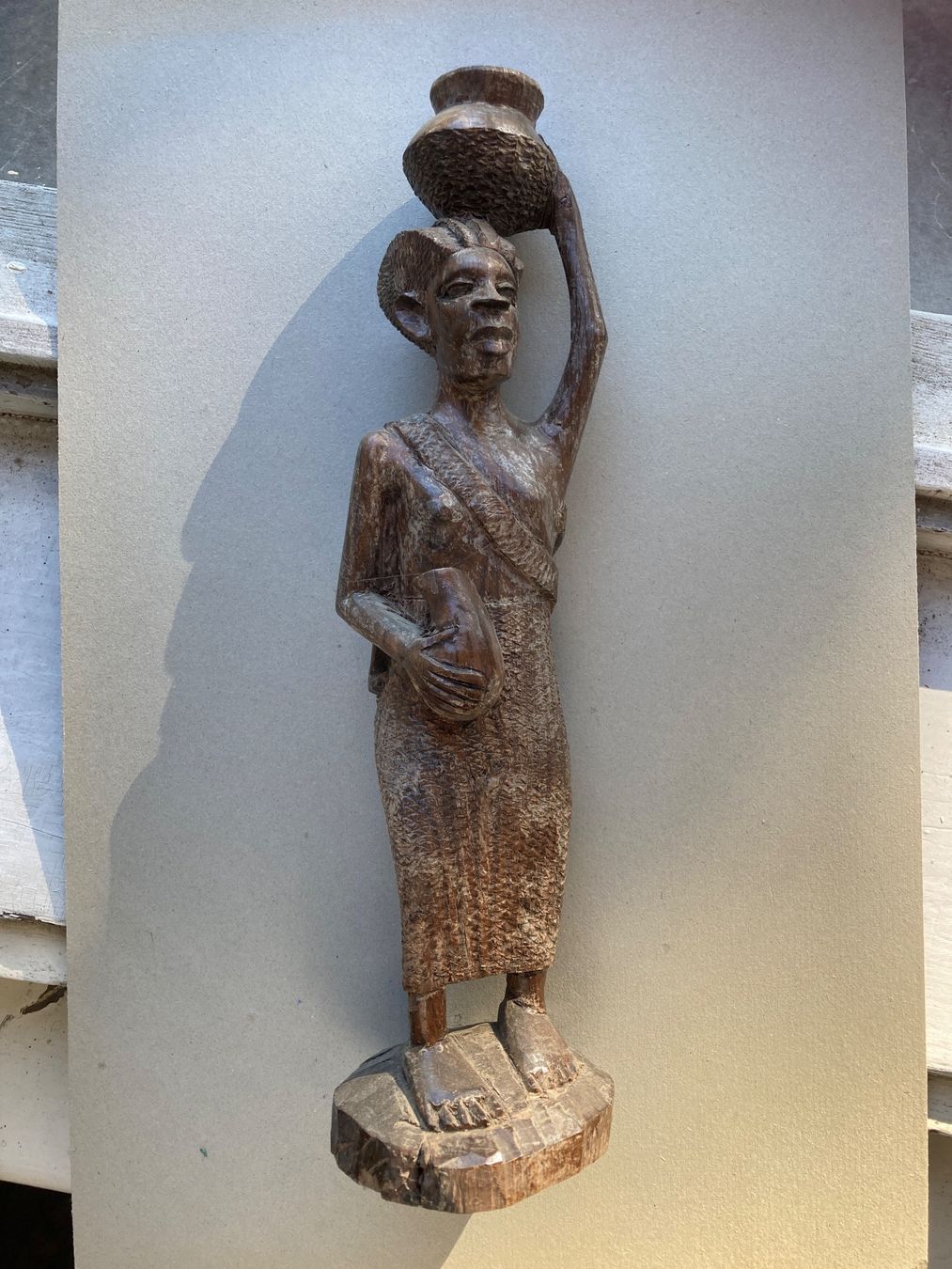Statuette: Afrikanische Figur – Usato da zürich venduto da papalapa