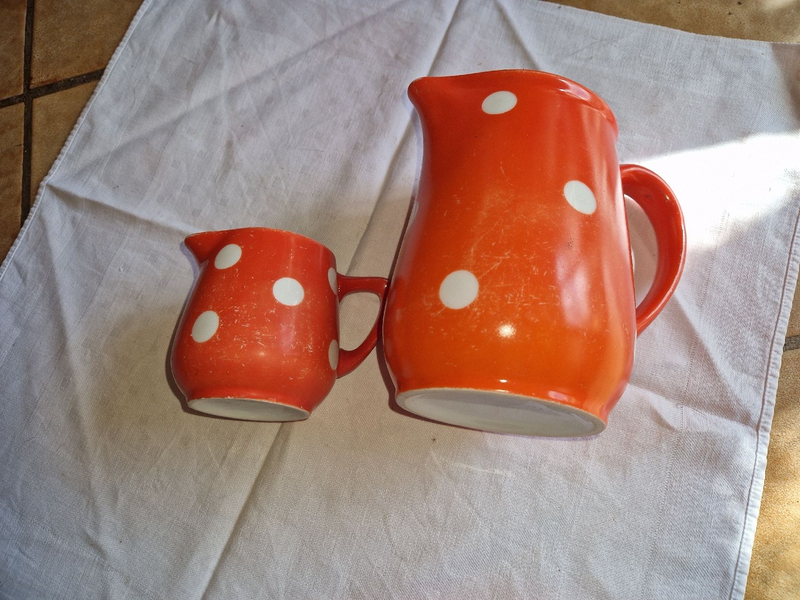 Karaffen: Krug Set  orange mit Punkten gebraucht. – Gebraucht aus Willisau von mar_j55v