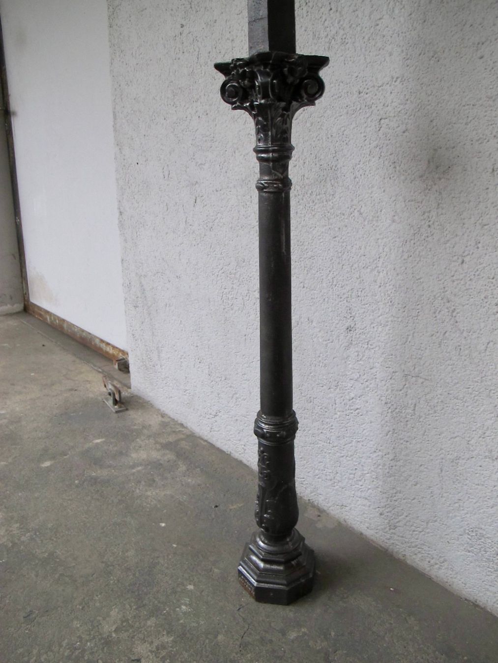 Skulpturen & Statuen: antike Gusseisen Säule 19 Jh – Gebraucht aus Wädenswil von Turusukko 6