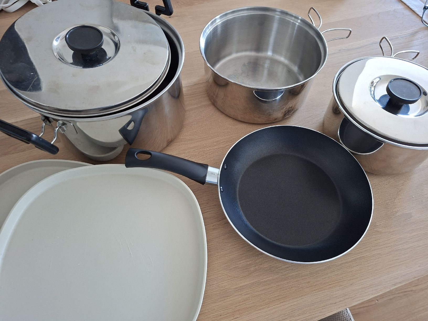 Pfannen: Camping-Kochset mit 4 Pfannen – Gebraucht aus Baden von jcm_9dkf 1