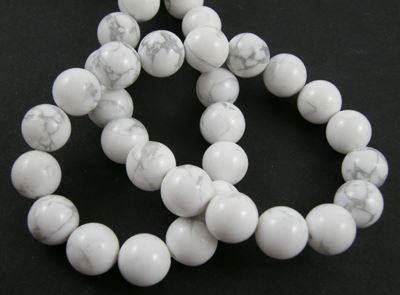 Perle (finte): Howlite Perlen weiss natural 10mm – Nuovo (secondo la descrizione) da Alpnachstad venduto da perlengaby