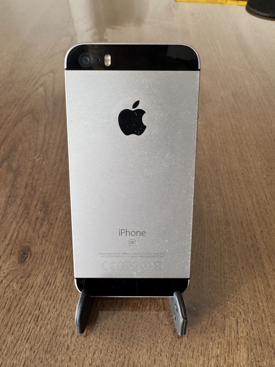 Apple Telefoni cellulari / Smartphones: iPhone SE 128 GB guter Zustand – Usato da Dietikon venduto da Leodnd 1
