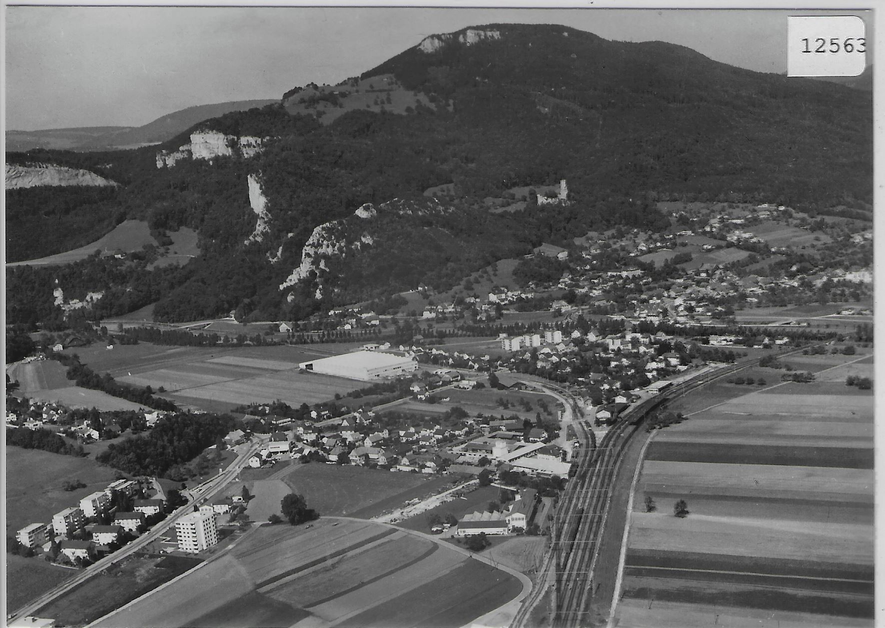 Cartoline postali: Flugaufnahme Oensingen SO – Usato da Ettingen venduto da Kartenplanet