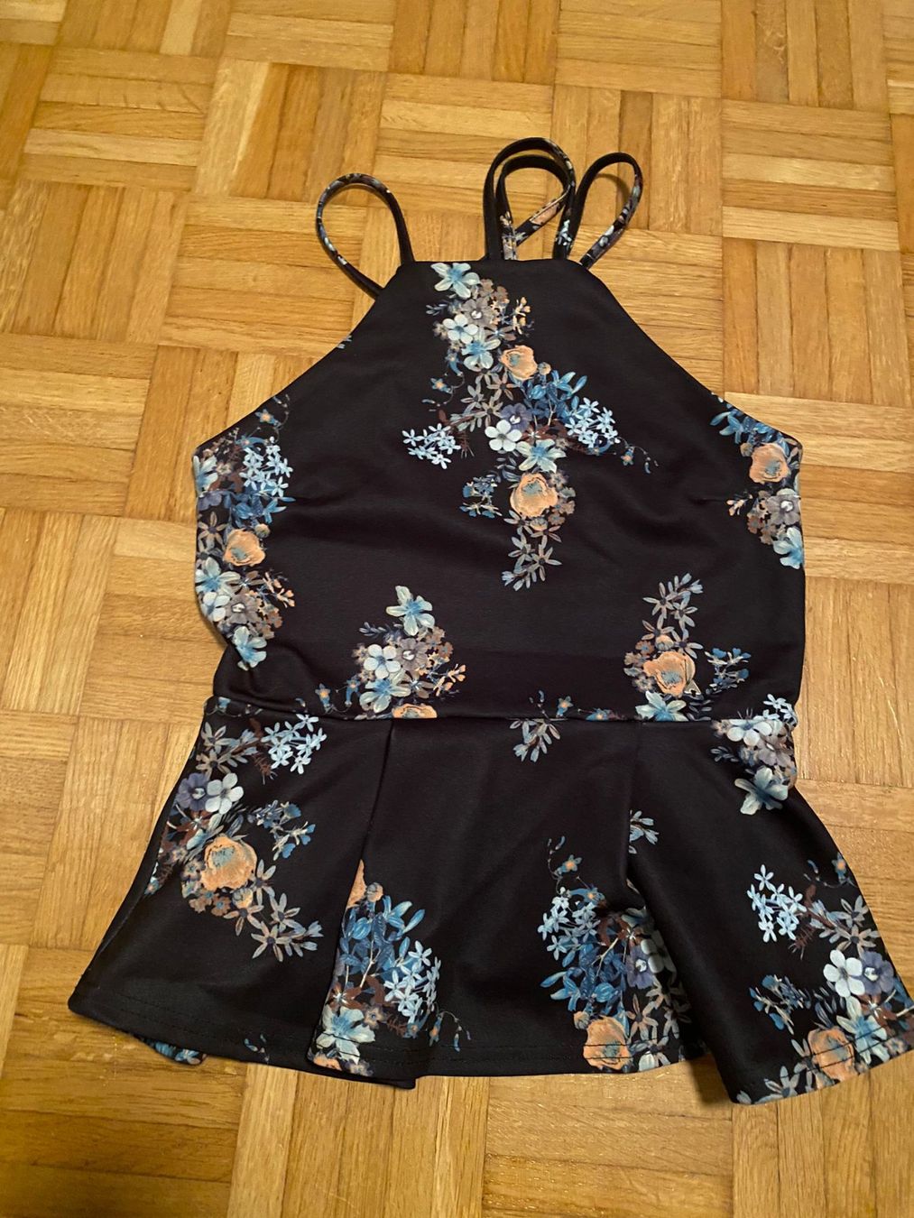 Guess Top: Guess Top – Usato da Bern venduto da jbern3012