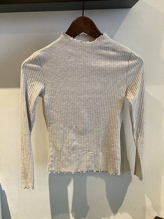 Top: Only XS  geripptes Langarmshirt creme – Usato da Bellach venduto da lia_26tj