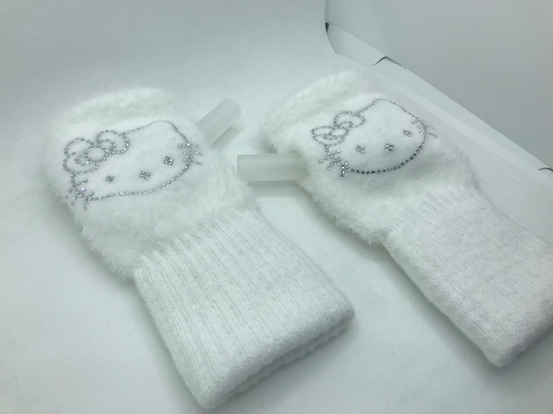 Guanti: Hello Kitty Handschuhe Weiss Winter Neu – Nuovo e nell'imballaggio originale da Niederteufen venduto da mix18