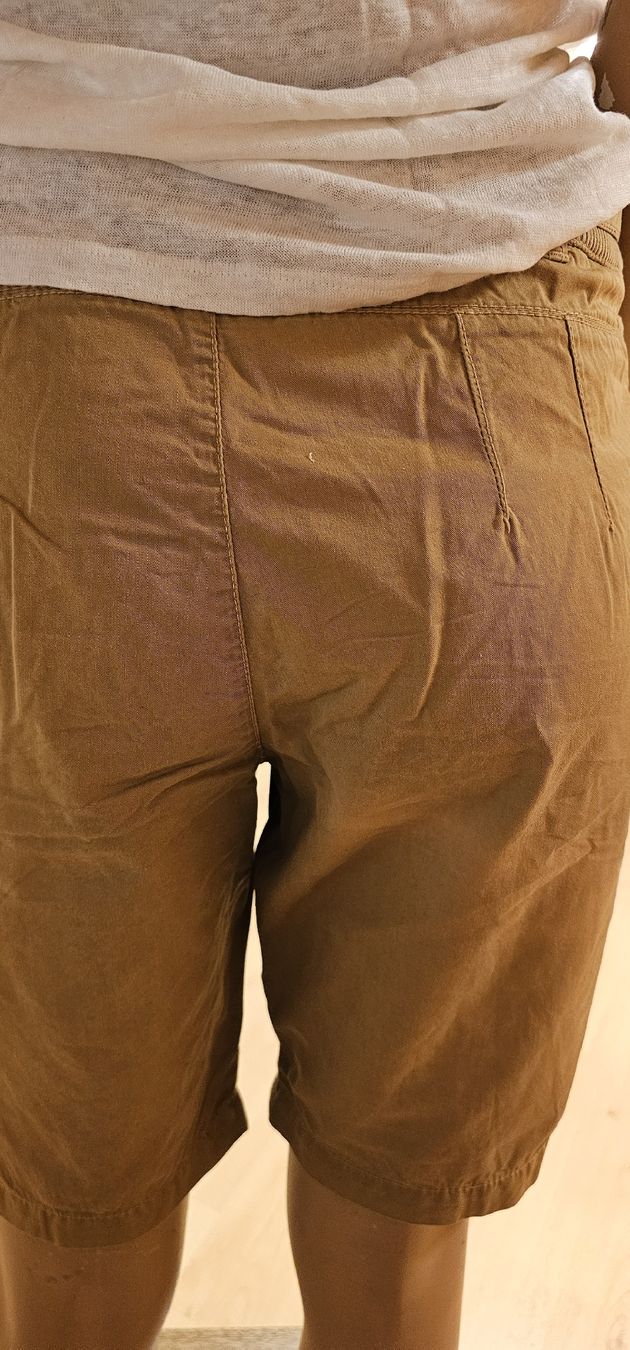 Kleiderpakete: Bench Shorts braun Gr.28 + leichtes Burton Pulli gr.M – Gebraucht aus Ferden von jemyce 3