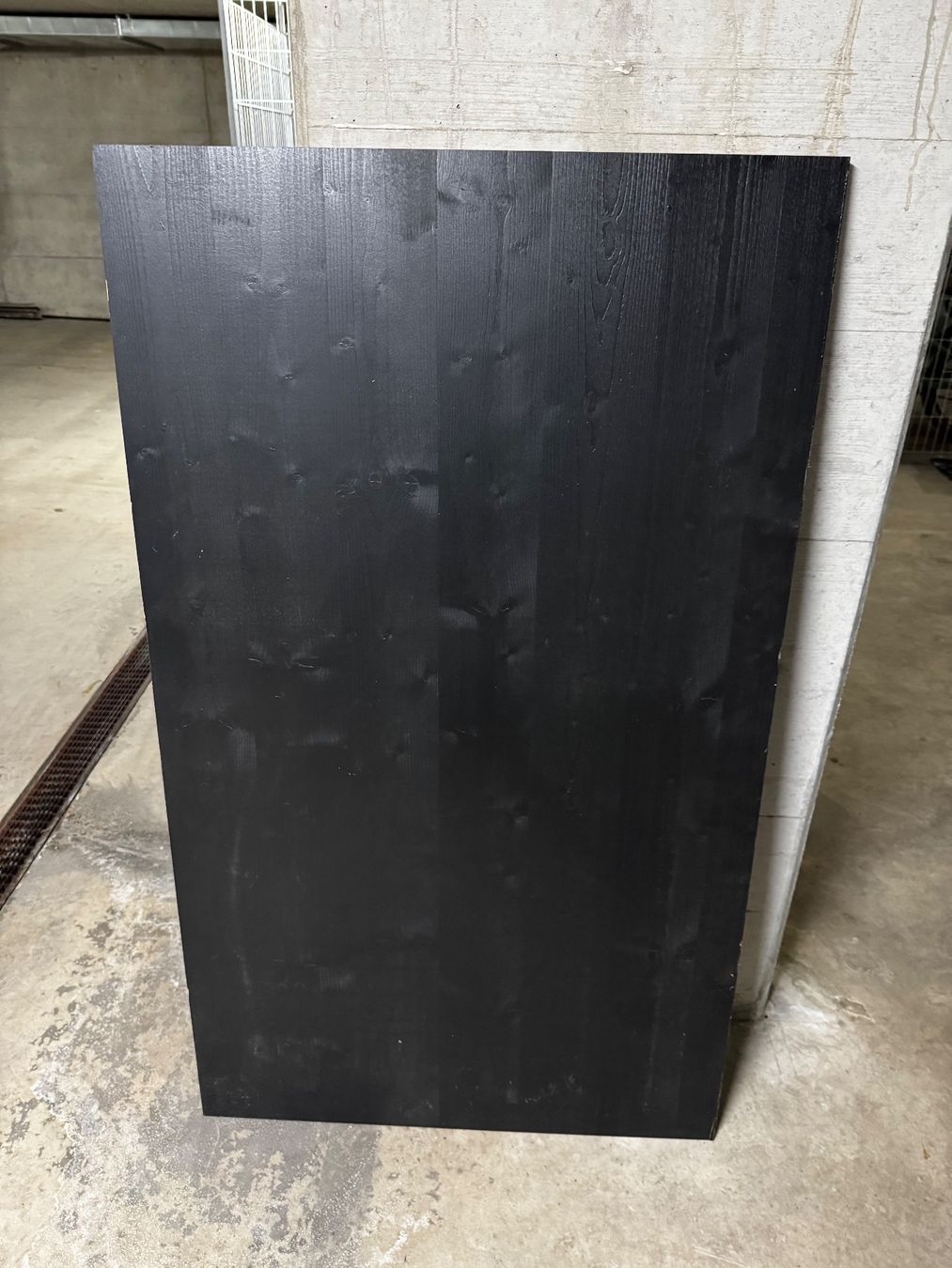 Articoli in legno: Schwarze Dreischichtplatte Holz – Usato da Brunnen venduto da Holz-style
