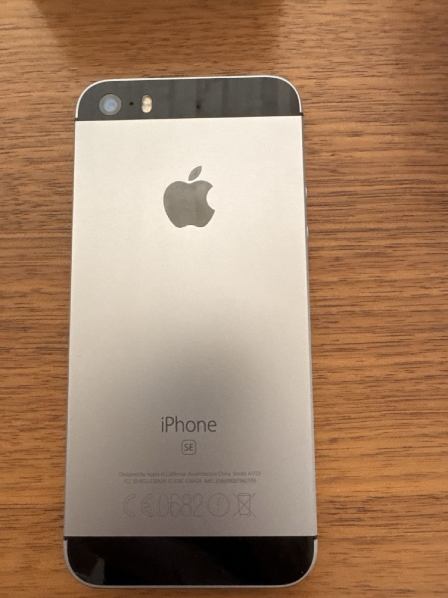 Apple Telefoni cellulari / Smartphones: IPhone 3 E 1.GEN 32 GB, Space Gray – Usato da Felsberg venduto da kat_v2cm 1
